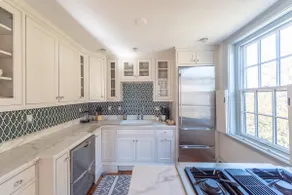 The Queen’s Gambit Suite by PVDBNBs (1 bed/1 bath) - Image 5