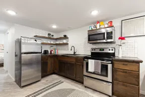 Delightful Studio In Historic Irvington Home! - Image 4