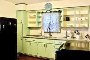 Envision house, 3 bedroom house w/large back yard - Image 3