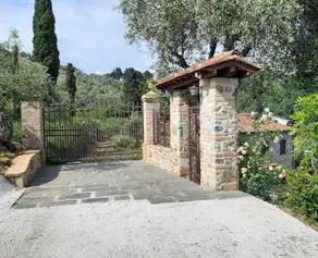 Villa Pera by Nicola Real Estate - Image 2