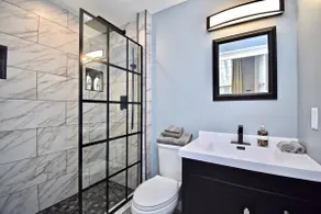Hannaford Townhome W/ Free Parking. Prime Location - Image 5