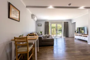 ”Top House” Retreat Barossa - Image 3