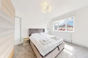Sunny West London House: Garden & Drive (2 Vans) - Image 4