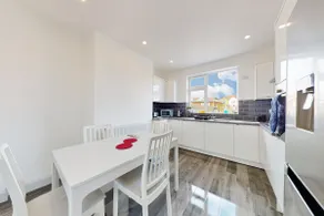 Sunny West London House: Garden & Drive (2 Vans) - Image 3
