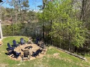 Beautiful Lakefront Family Retreat! Pet Friendly, Canoes Included, Sleeps 28+ - Image 2