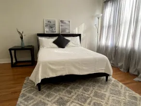 Modern 2-bedroom apartment close to major highways - Image 2