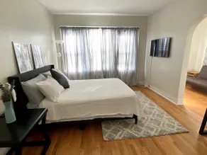 Modern 2-bedroom apartment close to major highways - Image 3