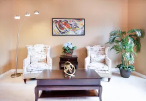 Cheerful 4-bedroom residential house - Image 3