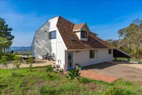 Wine Country Hilltop Retreat - Image 2