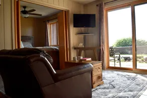 Cozy Lake Superior Getaway | King Bed | Jacuzzi - Image 3