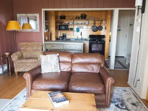 Cozy Lake Superior Getaway | King Bed | Jacuzzi - Image 4
