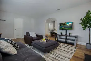 1923 Wood Street Retreat: Minutes to Downtown - Image 5