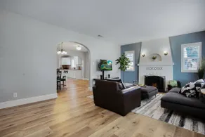 1923 Wood Street Retreat: Minutes to Downtown - Image 2