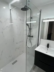 Beautiful apartment at the foot of the Saint André Tower - Image 4