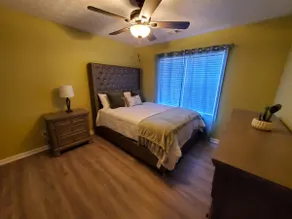 *KING BED * Warm relaxing stay Ideal for long-term - Image 4