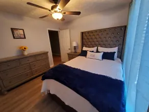 *KING BED * Warm relaxing stay Ideal for long-term - Image 5