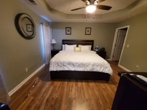 *KING BED * Warm relaxing stay Ideal for long-term - Image 3