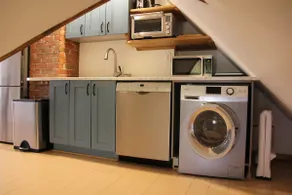 Downtown Farmhouse Loft w parking - Image 5