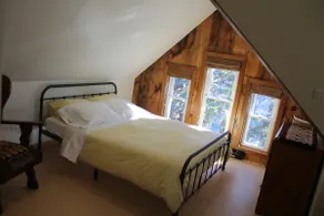 Downtown Farmhouse Loft w parking - Image 3