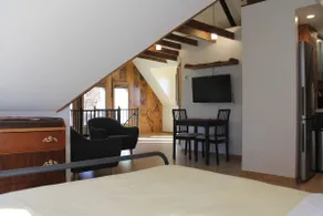 Downtown Farmhouse Loft w parking - Image 2