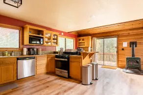 MT HOOD CABIN! Remodeled, 2500 sq ft, Sleeps 12! - Image 3