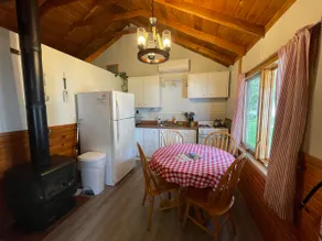 Bobcaygeon Resort - Cottage #4 Grace (Sleeps 6) - Image 4