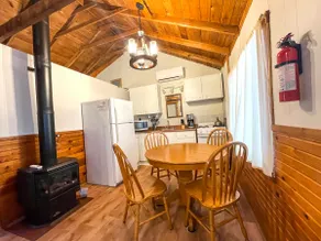 Bobcaygeon Resort - Cottage #4 Grace (Sleeps 6) - Image 3