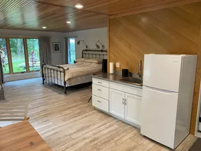 Guest suite on beautiful 80 acre property - Image 4