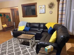 Holiday Haus in Historic New Ulm - sleeps 13 Plenty of space inside and out. - Image 3