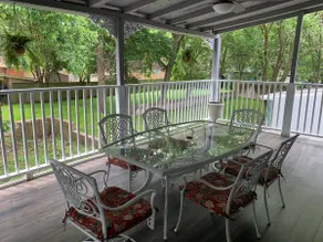 Private 1-bedroom apartment w Jacuzzi & huge porch - Image 2