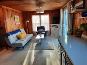 Charming 2 bedroom cabin with amazing views! - Image 2