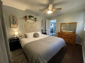 Private 2 BR Home with Yard. 10 min to Downtown! - Image 5