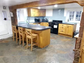Charming 18th Century Dale Cottage BarnstonWirral - Image 3
