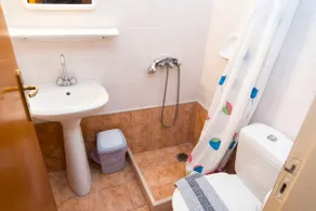 Spot hotel - room 4 - Image 3