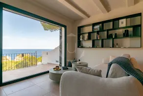Amazing views, walkable to beach, modern - Image 3