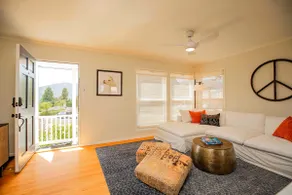 Sunny Bungalow with Mountain Views - Monthly - Image 2
