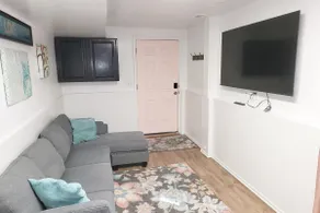 Lovely Basement Suite-2 bedrooms/1 bath with FULL kitchen and laundry!!! - Image 4