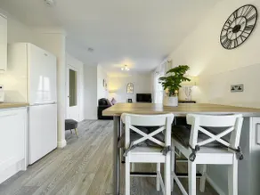 Pier View Apartment - Central, modern location - Image 4