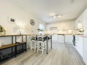 Pier View Apartment - Central, modern location - Image 5