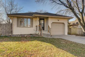 Fully fenced family home near center of Omaha - Image 3