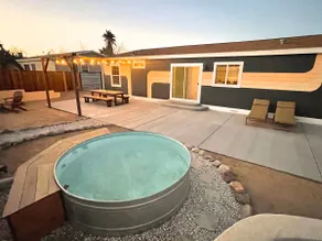 Piano's Resort & Saloon at Joshua Tree - Image 2