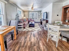 HOT FIND *Powderhorn Porch* 4B/1BA dwntwn Bungalow - Image 2