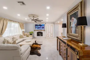 Private Luxury Pool & Spa Retreat – Great Location - Image 4