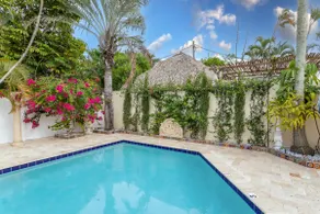 Private Luxury Pool & Spa Retreat – Great Location - Image 2