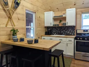 Sunny Ski Cabin Near Sugarloaf Mountain - Image 2