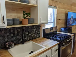 Sunny Ski Cabin Near Sugarloaf Mountain - Image 3
