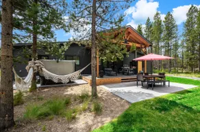 NEW BEND MODERN CHALET 14 MINUTES TO MT. BACHELOR! - Image 3