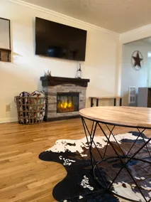 Cheerful 3 Bed Room house with Hottub - Image 2