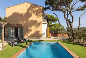 Centrally located house near the sea - Image 4