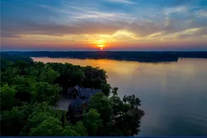 Luxury Lakehouse Retreat on Lake Hartwell - Image 4